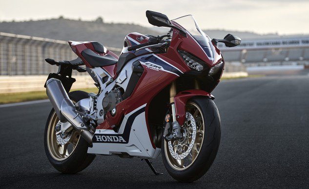 17-honda-cbr1000rr-sp1_right-front_feature-633x388